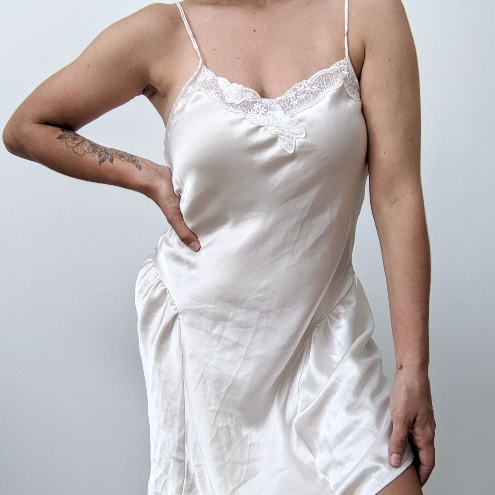 🖤 Vintage Satin Slip